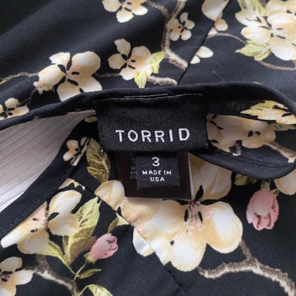 Torrid Floral Kimono Zipper Jkt - Picture 2 of 5